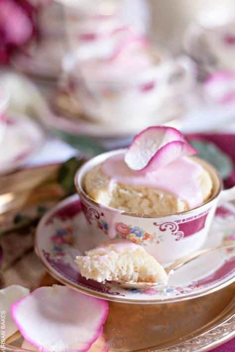 Floral Food, Vanilla Mug Cakes, Vegan Wedding Cake, Edible Flowers Recipes, Flower Recipes, Rose Recipes, Coffee Party, Vegan Wedding, Cake Mug