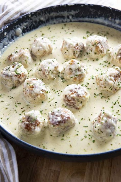 Meatballs With Alfredo Sauce, Keto Karma, Ground Chicken Meatballs, Meatballs Recipes, Braised Chicken Breast, Chicken Meatball Recipes, Mexican Meals, Super Easy Dinner, Chicken Kitchen