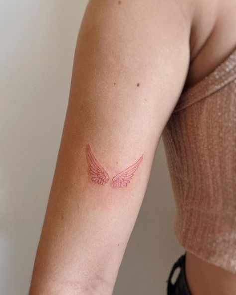 Seoul Hongdae, Small Angel Wing Tattoo, Small Feather Tattoo, Alas Tattoo, Cool Tattoos For Girls, Chic Tattoo, Elbow Tattoos, Small Pretty Tattoos, Korea Seoul