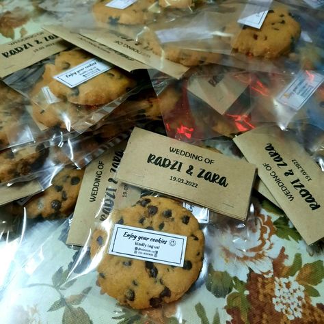 Cookies Doorgift, Sweet Decoration Ideas, Goodies Ideas, Wedding Doorgift, Sweet Decoration, Choc Chip Cookies, Wedding Idea, Wedding Things, Chip Cookies