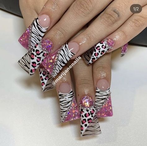 Trashy Nails, Blue Diamond Nails, Mcbling Nails, Nails Duck, Pink Black Nails, 2000s Nails, Mc Bling, August Nails, Black Acrylic Nails