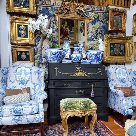 French Blue Living Room, Blue And White Decorating Ideas, Blue And White Bedrooms, White Decorating Ideas, Decorating With Blue And White, Vintage French Farmhouse, Paris Chateau, Holmes Movie, European Style Homes