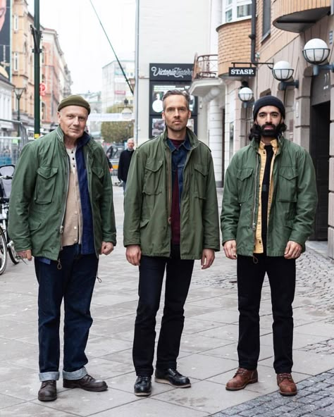 The Urban Hippie Swe — Team M65. Many guys like this iconic military... Field Jacket Outfit Men, M 65 Field Jacket Men, M65 Field Jacket Outfit, Parka Outfit Men, Military Fashion Menswear, Field Jacket Outfit, Anorak Jacket Outfit, Military Jacket Outfits, Parka Outfit