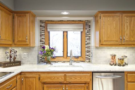 Trying to find the right granite to match your oak cabinets? Here are 7 granites that pair well with oak and tips for incorporating oak into your kitchen. Honey Oak Trim, Kitchens Backsplash, Honey Oak Cabinets, Best Kitchens, Painting Oak Cabinets, Oak Cupboard, Tiles Designs, Cabinets Makeover, Oak Kitchen Cabinets