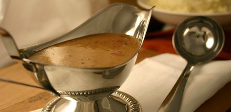 How to keep gravy warm. Giblet Gravy Recipe, Turkey Giblet Gravy, Beef Gravy Recipe, Making Turkey Gravy, Turkey Giblets, Giblet Gravy, Gluten Free Gravy, Gordon Ramsay Recipes, Vegan Gravy