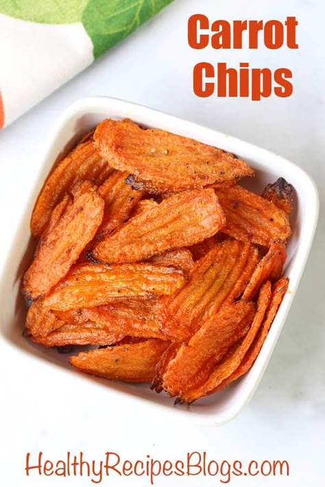 Baked Carrot Chips, Carrot Chips, Healthy Chips, Sour Cream Dip, Cream Dip, Homemade Chips, Veggie Chips, Healthy Food Blogs, Carrot Recipes