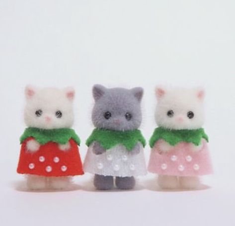 Calico Critters Families, Critters 3, Calico Critter, Sylvanian Family, Charlie’s Angels, Cute Sewing Projects, Hello Kitty Coloring, Pink Cheeks, Crochet Doll Clothes