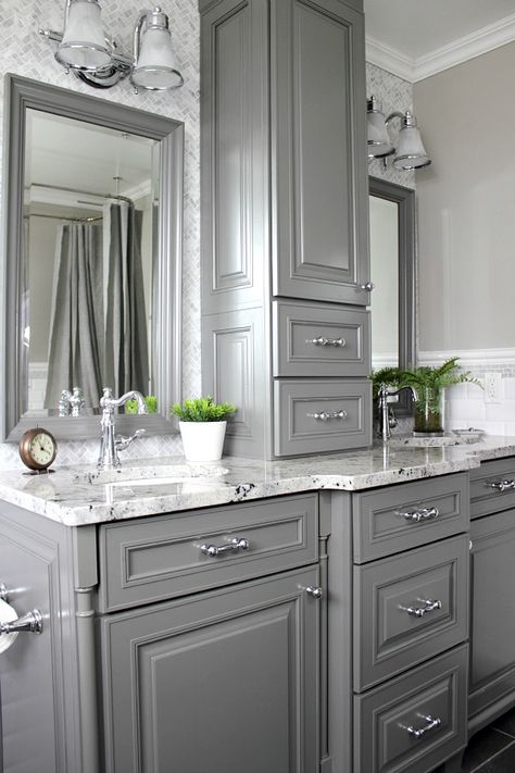 Farmhouse paint colors that always look good with everything! The Creek Line House's whole home paint palette. Long Closet, White Traditional Bathrooms, Makeover Kamar Mandi, Organization Closet, Farmhouse Bathroom Vanity, Bathroom Cabinetry, Gray Cabinets, Bad Inspiration, Mirror Ideas