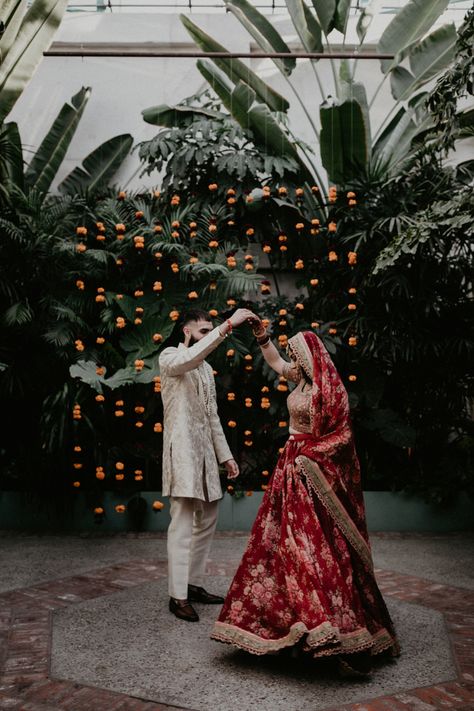 Hindu Wedding Photos, Indian Wedding Aesthetic, Indian Wedding Pictures, Asian Wedding Photography, Modern Indian Wedding, Indian Wedding Poses, India Wedding, Indian Wedding Couple, Indian Wedding Inspiration