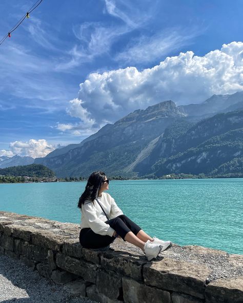 Mountain Holiday Outfit Summer, Switzerland Photography Aesthetic, Life In Switzerland Aesthetic, Swiss Travel Outfit, Switzerland Pose Ideas, Switzerland Outfit September, Poses In Switzerland, Mount Titlis Switzerland Photo Ideas, Zurich Switzerland Outfits Summer