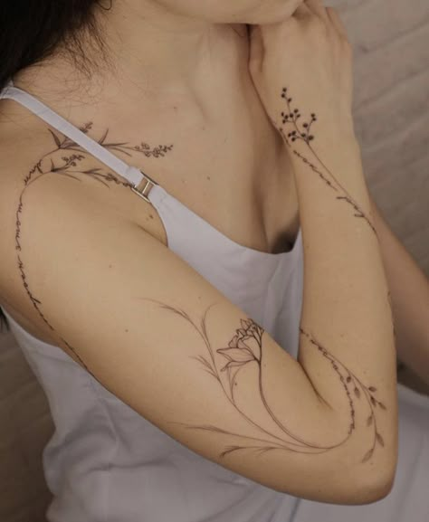 Tattoo Brazo Mujer, Botanisches Tattoo, Wrap Around Tattoo, Around Arm Tattoo, Wrap Tattoo, Vine Tattoos, Floral Tattoo Sleeve, Botanical Tattoo, Arm Tattoos For Women