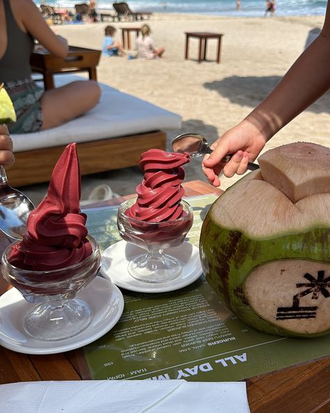 Eating well whilst vacay-ing harder 🌴 . . . . . #balieats #balifoodies #bali #food #vacay #betoned Bali Beach Aesthetic, Bali Aesthetic, Bali Baby, Bali Food, Beach Bag Essentials, Bali Trip, Voyage Bali, Bali Beach, Bali Beaches