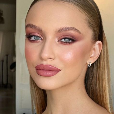 Make Up By Ido Shohat on Instagram: "Smoky pink makeup Kim on the lips Queen cheeks on the eyes" Pink Cheeks Makeup, Cheeks Makeup, Pink Eye Makeup, Cheek Makeup, Pink Eye, Pink Cheeks, Pink Makeup, Makeup Inspo, Eye Makeup