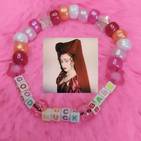 Lesbian Kandi Bracelet, Pride Kandi Bracelets, Lesbian Friendship Bracelet, Scene Kandi Bracelets Ideas, Things To Put On Bracelets Words, Braclate Ideas, Lesbian Accessories, Lesbian Bracelet, Scenecore Kandi