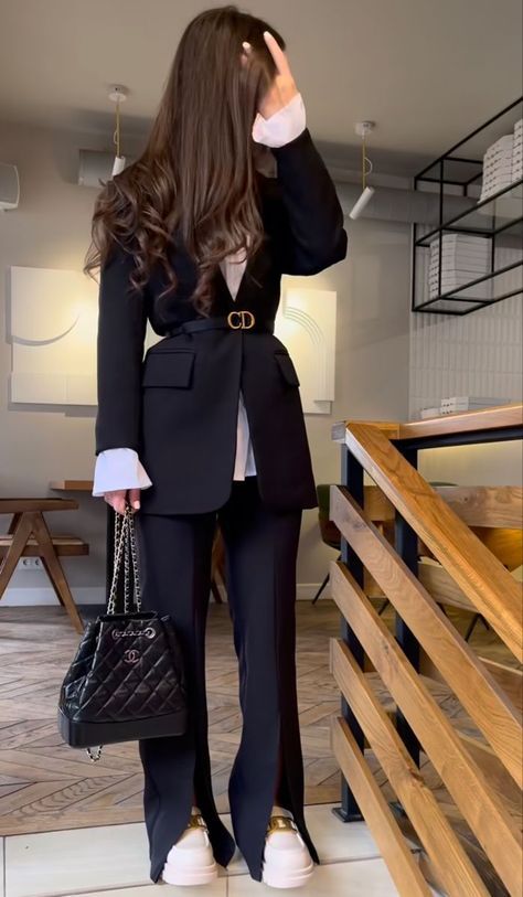 Buisness Outfits, Warm Tights, Best Winter Outfits, Business Outfits Women, Bridal Dress Fashion, Modesty Fashion, Office Chic, Elegant Dresses Classy, Woman Suit Fashion