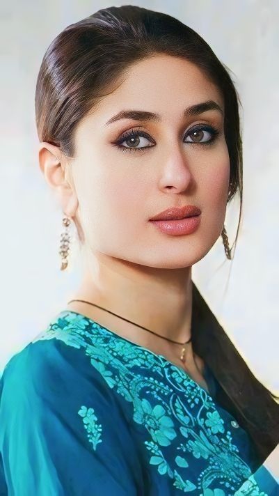 90s Bollywood Makeup, Kareena Kapoor Makeup, Kareena Kapoor 90s, Karina Kapoor, India Makeup, Pakistani Makeup, 90s Bollywood Actress, Kareena Kapoor Photos, Kareena Kapoor Pics