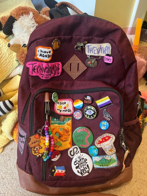 Ikea Bag, Inside My Bag, Bag Pins, Backpack Decoration, Cool Backpacks, Cute Bags, On The Side, Kirby, Fun Bags