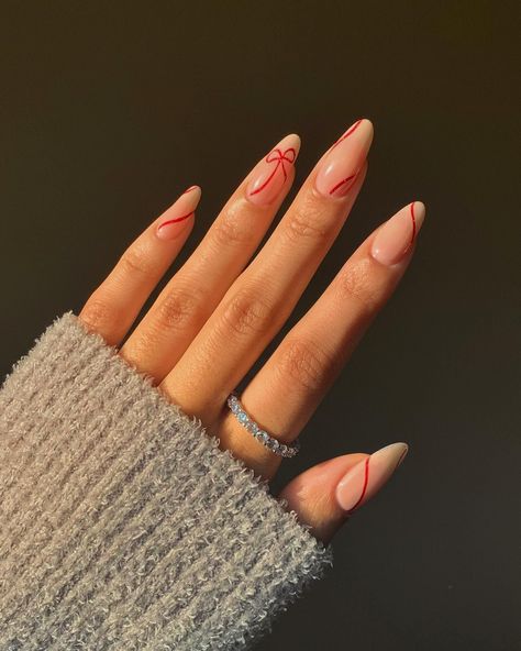 Christmas nail ideas. Nail Art Noel, Minimal Nails Art, Minimal Nails, Thanksgiving Nails, New Year's Nails, Xmas Nails, Christmas Nail, Cute Acrylic Nails, Holiday Nails