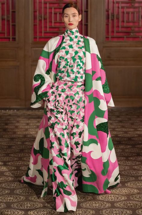 Haute Couture Prints, Colour In Fashion Design, Digital Print Dress Design, Screen Printing Fashion, Screen Print Clothes, Digital Print Fashion, Haute Couture Outfits, Printed Garments, Pierpaolo Piccioli