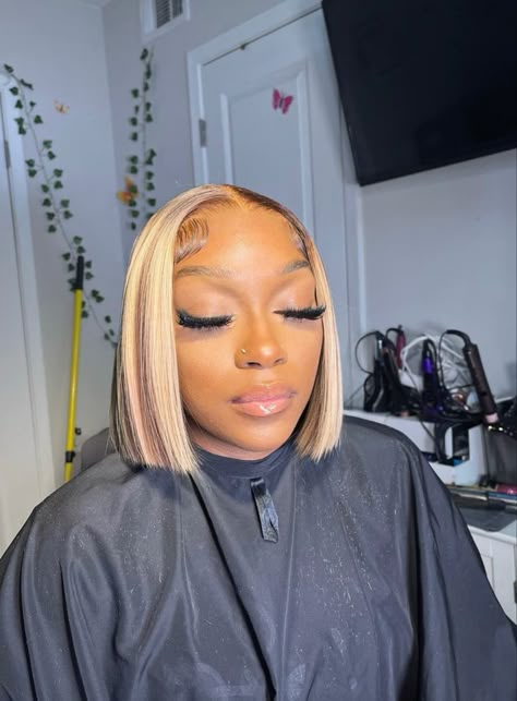 Bob Colored Wigs, Blonde Bob Lace Front Wigs Black Women, Coloured Bob Wigs Black Women, Colored Bob Wigs For Black Women, Blond Bobs Black Women, Bob Colour Ideas, Blonde Frontal Bob Wig, Brown Bob Wig Black Women, Highlight Bob Wig Black Women