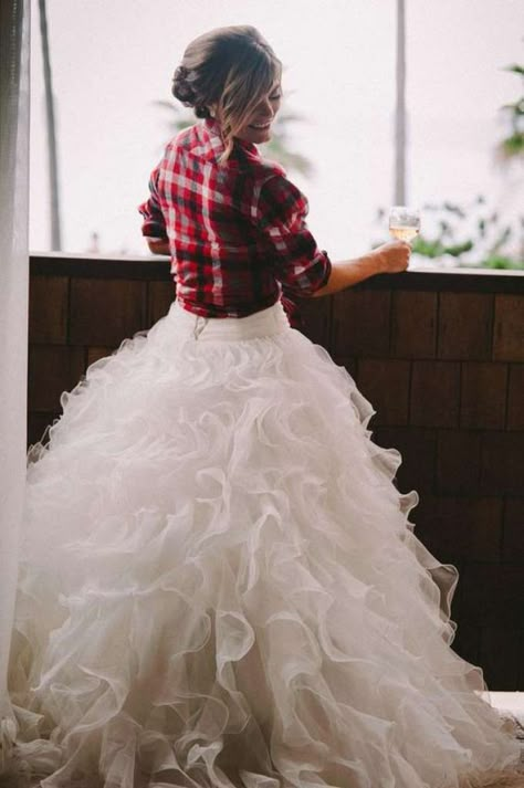 Plaid for days:In Texas we're all about comfort, and nothing says comfort quite like your favortie plaid flannel. Photo: Pinterest Photo: Pinterest Bride Flannel, Autumn Bride, Country Wedding Dresses, Plaid Shirts, Rustic Country Wedding, Bride Gowns, Western Wedding, Future Mrs, Vow Renewal