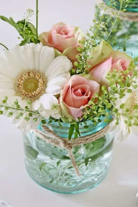 Bridal Shower Trends - Blooms By The Box Jar Flower Arrangements, Mason Jar Flower Arrangements, Vibeke Design, Brunch Decor, Simple Bridal Shower, Spring Bridal Shower, Spring Centerpiece, Mason Jar Flowers, Bridal Shower Centerpieces