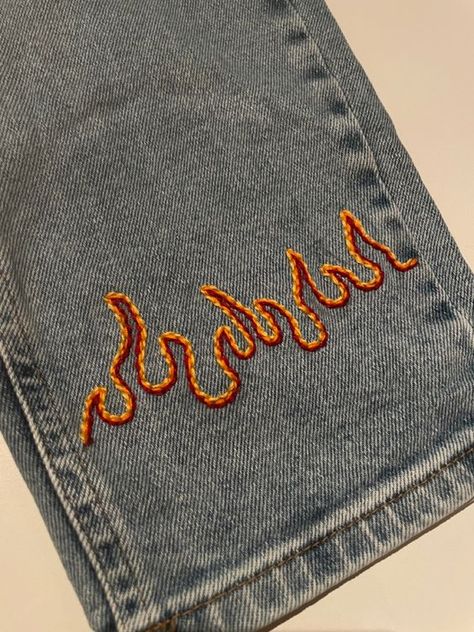 Cute Sewing Designs On Jeans, Cool Embroidery Designs On Jeans, Flame Embroidery Jeans, Embroidery Stitches On Jeans, Small Embroidery Designs On Tshirt, Embroidery Ideas For Jeans, Cute Embroidery On Jeans, Embroidery In Jeans, Hand Embroidery On Jeans