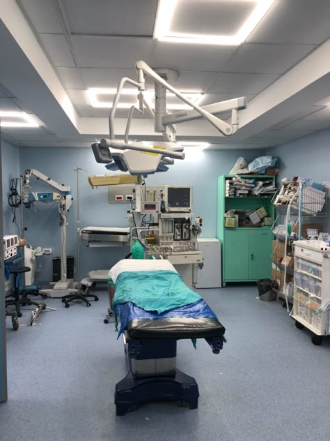 Hospital Theatre Room, Surgery Room Aesthetic, Operation Room Hospital, Hospital Surgery Room, Hospital Reference, Hospital Operation, Hospitalcore Aesthetic, Theatre Nurse, Surgery Room