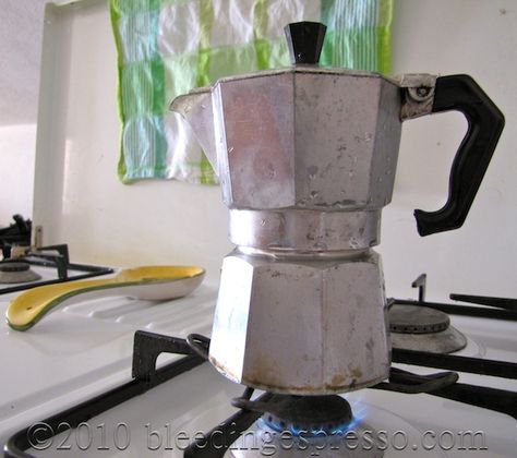 Brewing a great cup of coffee in a Moka pot. Moka Coffee, Moka Pot Coffee, Italian Recipes Traditional, Coffee Life, Moka Pot, Coffee Culture, Coffee Filters, Coffee Is Life, Coffee Pots