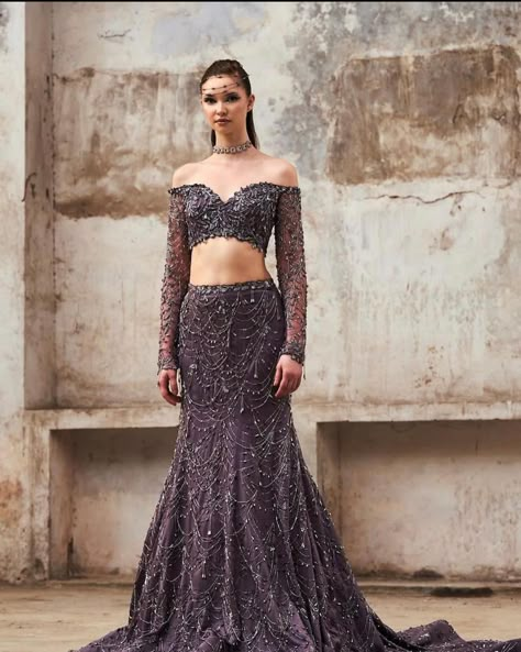 One glimpse isn’t enough! The iconic mermaid set that oozes sophistication, drama, and elegance—all at the same time. Mermaid Dress Indian, Mermaid Style Lehenga, Mermaid Lengha, Mermaid Outfit Women, Mermaid Lehenga, Dress For Reception, Sangeet Outfit, Cute Dresses For Party, Mermaid Outfit