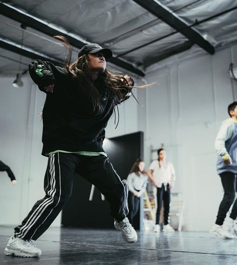 Dance Pics Hip Hop, Dancing Pictures Hip Hop, Dancer Astethic Hip Hop, Dance Astethic Hip Hop, Street Dance Aesthetic Hip Hop, Dance Pictures Aesthetic, Dance Hip Hop Aesthetic, Dance Photography Hip Hop, Dancing Aesthetic Hip Hop