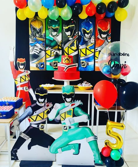 Nath Toledo Festas’s Instagram profile post: “Mini Table Power Rangers @bee.balloon #ficaemcasa #powerrangers #decoracaopowerrangers #decoracao #decoracaodefestainfantil #decor…” Power Rangers Birthday Party Ideas, Power Rangers Theme, Power Rangers Birthday Party, Festa Power Rangers, Power Rangers Party, Bee Balloon, Power Ranger Birthday Party, Power Ranger Party, Power Ranger Birthday