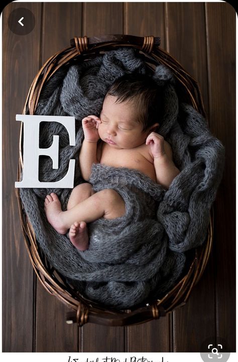 Diy Newborn Photography, Baby Boy Newborn Pictures, Baby Boy Newborn Photography, Foto Newborn, Newborn Photography Boy, Baby Fotografie, Baby Pictures Newborn, Newborn Photography Poses, Newborn Baby Photoshoot