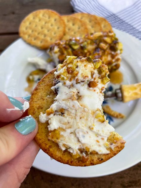 Honey Appetizers, Goat Cheese Log, Honey Goat Cheese, Goat Cheese Dip, Spiced Honey, Goat Cheese Appetizer, Cheese Log, Pretzel Crisps, Goat Cheese Recipes