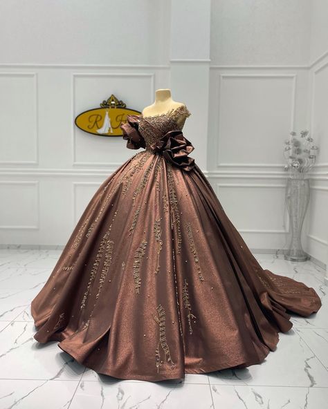 1800 Ball Gowns, Brown Quinceanera Dresses, Brown Ball Gown, Brown Wedding Dress, Satin Ball Gown, Elegant Ball Gowns, Pretty Quinceanera Dresses, Latest Bridal Dresses, Beautiful Casual Dresses