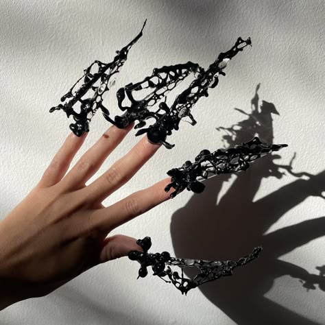 Aespa Nails, Futuristic Nails, Photoshoot Nails, Nails Photoshoot, Ugly Nails, Futuristic Jewelry, 3d Chrome, Claw Nails, Goth Nails