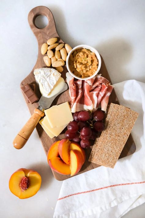 Miss digging into big cheeseplates with lots of friends? Get your fix with this mini charcuterie board for one by following my easy formula. #charcuterie #charcuterieboard #cheeseboard #snackplate Individual Charcuterie Board Ideas, Charcuterie Board For One, Individual Charcuterie Board, Mini Charcuterie Board, Individual Charcuterie, Mini Cheese Boards, Mini Charcuterie, Charcuterie Appetizers, Meat Platter