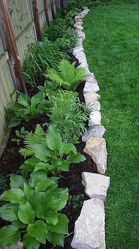 Backyard Flowers Beds, Landscaping Along Fence, Flower Bed Edging, Flower Bed Designs, Garden Flower Beds, Backyard Flowers, Rock Garden Landscaping, Fence Landscaping, Line Flower