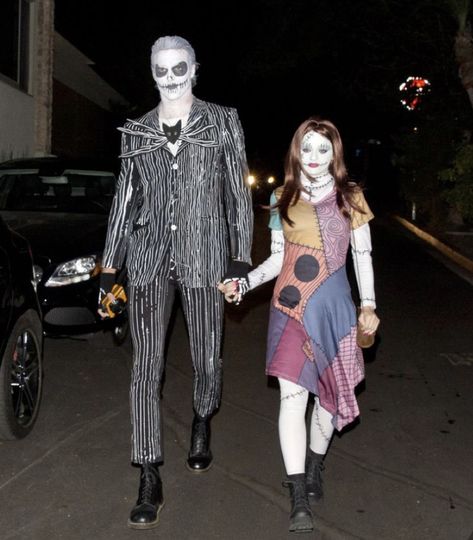 Jack And Sally Costumes, Sally Halloween Costume, Cute Couples Costumes, Sally Costume, Spooky Halloween Costumes, Matching Halloween Costumes, Halloween Coustumes, Couples Halloween Outfits, Holloween Costume