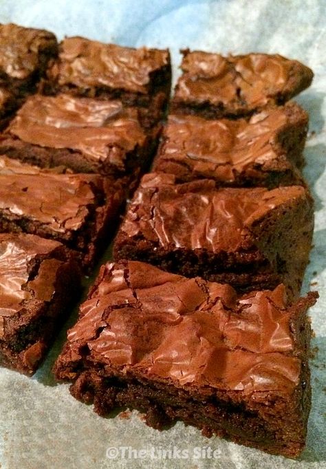 These Nutella brownies are delicious and so easy to make! thelinkssite.com #brownies #easybrownierecipe #nutella #nutellarecipes Mint Brownies Recipe, Easy Nutella Brownies, Pot Brownies, Chocolate Mint Brownies, Pot Brownie, Chocolate Chip Mug Cake, Cannibis Recipes, Mint Brownies, Nutella Brownies