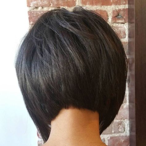 Inverted Brunette Bob Haircut Brunette Bob Haircut, Stacked Hairstyles, Haircut 2020, Inverted Bob Short, Hair Dues, Inverted Long Bob, Inverted Bob Haircuts, Style Bob, 60 Hair