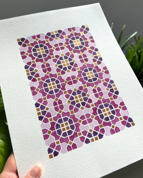 This is my first full attempt at constructing, tracing, tiling and painting an Islamic geometric pattern. This is the @samira.mian September patreon pattern - a Fourfold Jaali. I did a first construction with a 9.5cm radius, then another one with a 6.5cm radius and finally decided that was still too large so settled on a 5cm radius. 😅 Tiled it 2 by 3 on 9x12 inches watercolour paper. I’m still learning to use watercolours, trialing different paper brands and refining my overall techniq... Islamic Motifs Pattern, Islamic Art Pattern Geometry, Islamic Tiles Pattern, Geometric Islamic Pattern, Islamic Geometric Art, Arabic Geometric Pattern, Islamic Patterns Geometric, Arabic Pattern Design, Islamic Geometric Pattern