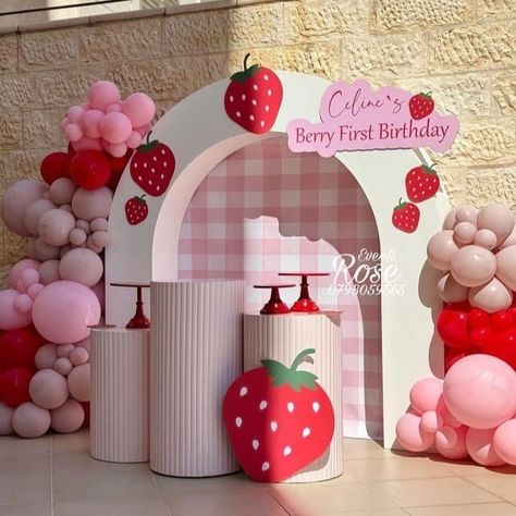 Strawberry Photo Backdrop, Strawberry Shortcake Backdrop Ideas, Strawberry Birthday Theme Ideas, Strawberry First Birthday Decorations, Strawberry Bday Party, Strawberry Shortcake Table Centerpieces, Strawberry Shortcake Backdrop, Berry First Birthday Party Decor, Berry First Birthday Photoshoot