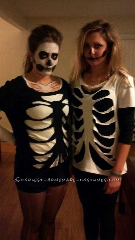 Last+Minute+Homemade+Sister+Skeletons+Halloween+Costumes Meme Costume, Skeletons Halloween, Skeleton Halloween Costume, Diy Costumes Women, Hallowen Ideas, Homemade Halloween Costumes, Hallowen Costume, Diy Kostüm, Homemade Costumes