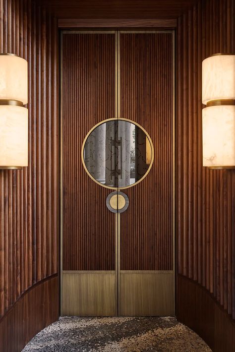 'beefbar milano' is designed as a portal to the 40s & 60s Penthouse Lobby, Baroque Architecture, St Regis, Door Designs, Main Door, Chinese Restaurant, Marble Table, Milan Italy, Italian Restaurant