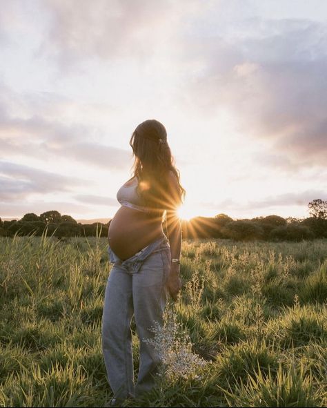 Diy Maternity Photos Outdoors, Pregnancy Photoshoot Outdoor, Maternity Photo Shoot Outfits, Maternity Photo Shoot Ideas Outdoor, Maternity Shoot Outdoor, Desert Maternity Shoot, Outdoor Pregnancy Photoshoot, 2023 Maternity, Natural Maternity Photography