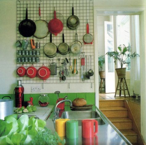 51 Best DIY Decor Ideas for Your Home Using Wire Wall Grid - GODIYGO.COM Wall Storage Diy, Pegboard Kitchen, Kitchen Wall Storage, Pan Storage, Kitchen Solutions, Kitchen Storage Solutions, Simple Kitchen, Green Decor, Trendy Kitchen