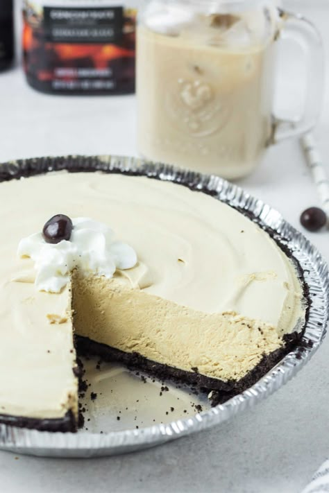 Creamy No-Bake Coffee Pie 6 Coffee Desserts No Bake, Coffee Ice Cream Pie, Coffee Custard Pie, Coffee Cream Pie, Yogurt Pie No Bake, Coffee Pie Recipes, Cappuccino Pie, Mocha Cream Pie, Mocha Pie