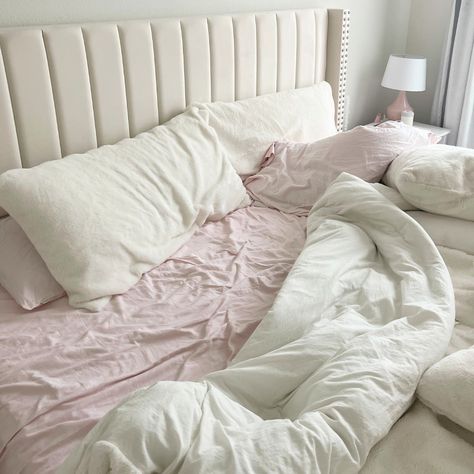 I'm trying to romanticize my mornings a bit more 🎀​​​​​​​​​ #Pink #Minimalist #PinkBedroom #PinkPilatesPrincess #PinkAesthetic Clean Pink Bedroom, Pink And White Bed, Pastel Pink Bedroom Aesthetic, Pink Bedding Ideas, Pink Bed Aesthetics, Minimalist Pink Bedroom, Cute Bedding Aesthetic Pink, Pink Bedspread Aesthetic, Pink Minimalist Bedroom