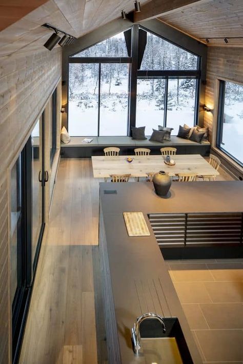 Cabin Trip Ideas, Cabin Weekend Ideas, Nordic Cabin Interior, Cabin Weekend Outfit, Modern Nordic House, Nordic Furniture Design, Nordic House Interior, Cabin Fun, Mountain Interior Design